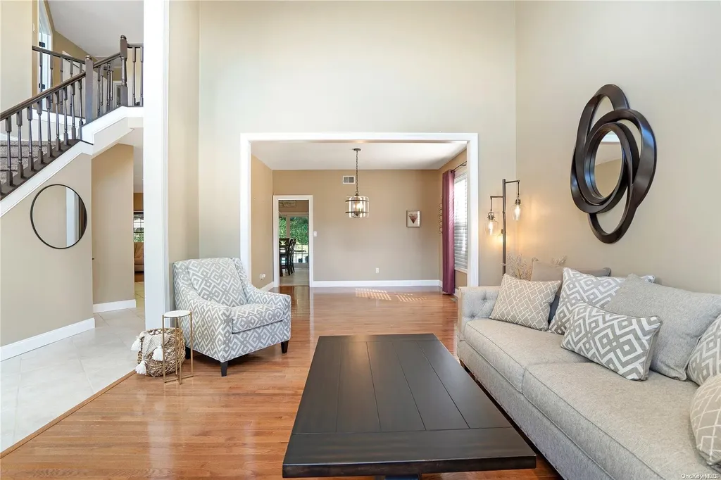 43 Manorview Way Manorville NY 11949