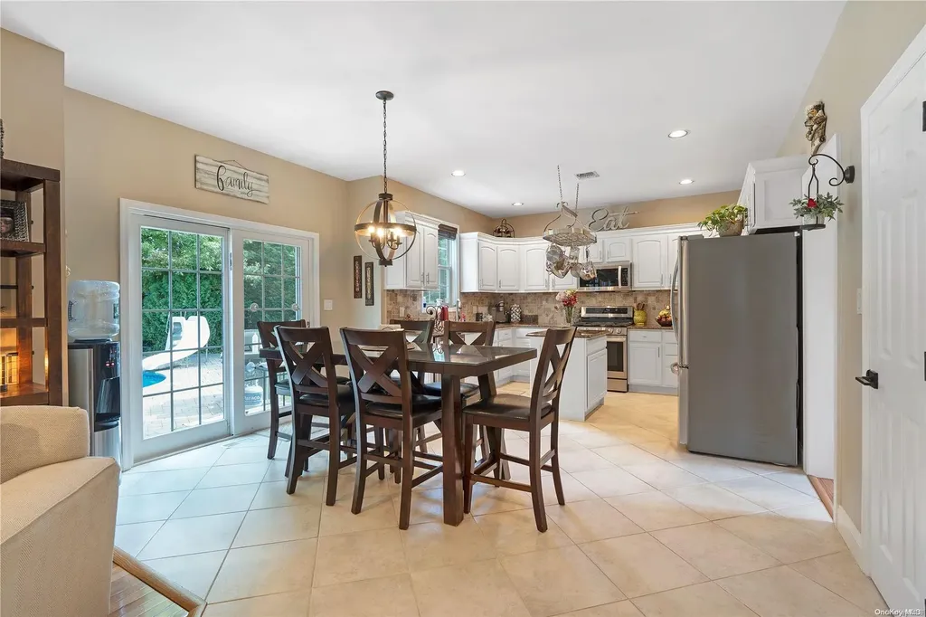 43 Manorview Way Manorville NY 11949