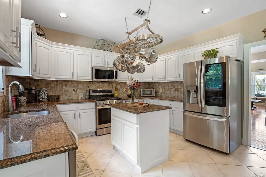 43 Manorview Way Manorville NY 11949