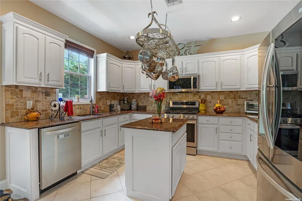 43 Manorview Way Manorville NY 11949