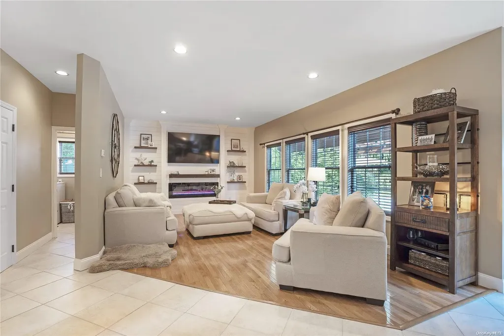 43 Manorview Way Manorville NY 11949