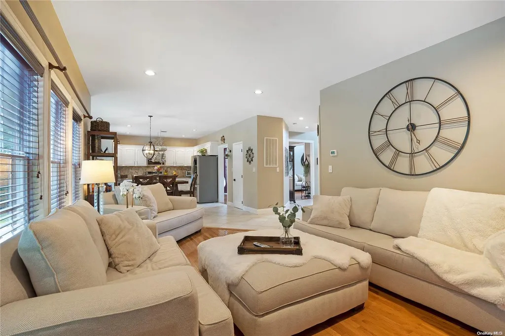 43 Manorview Way Manorville NY 11949