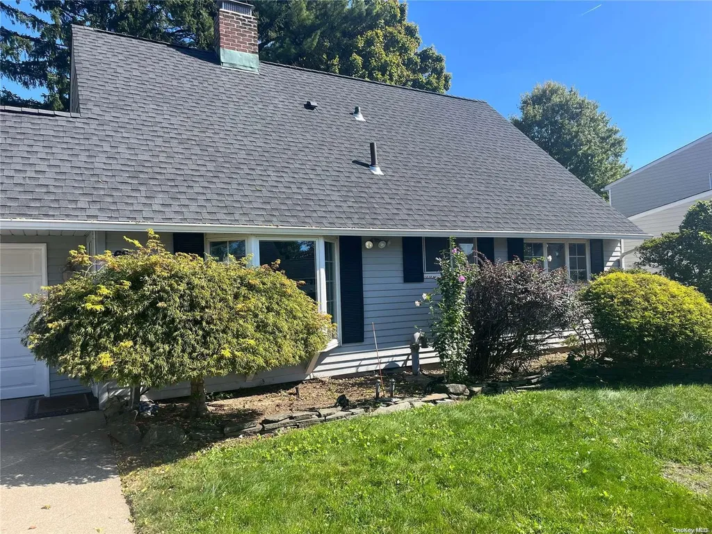 69 Blacksmith Road Levittown NY 11756
