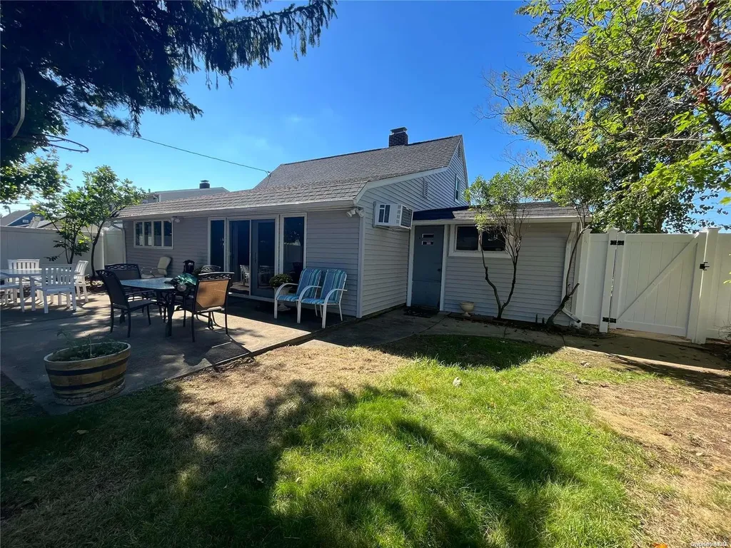 69 Blacksmith Road Levittown NY 11756