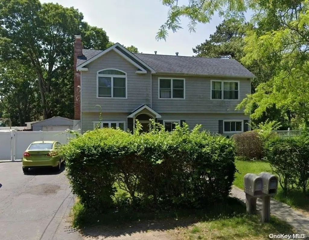 6 Sonia Road Bay Shore NY 11706