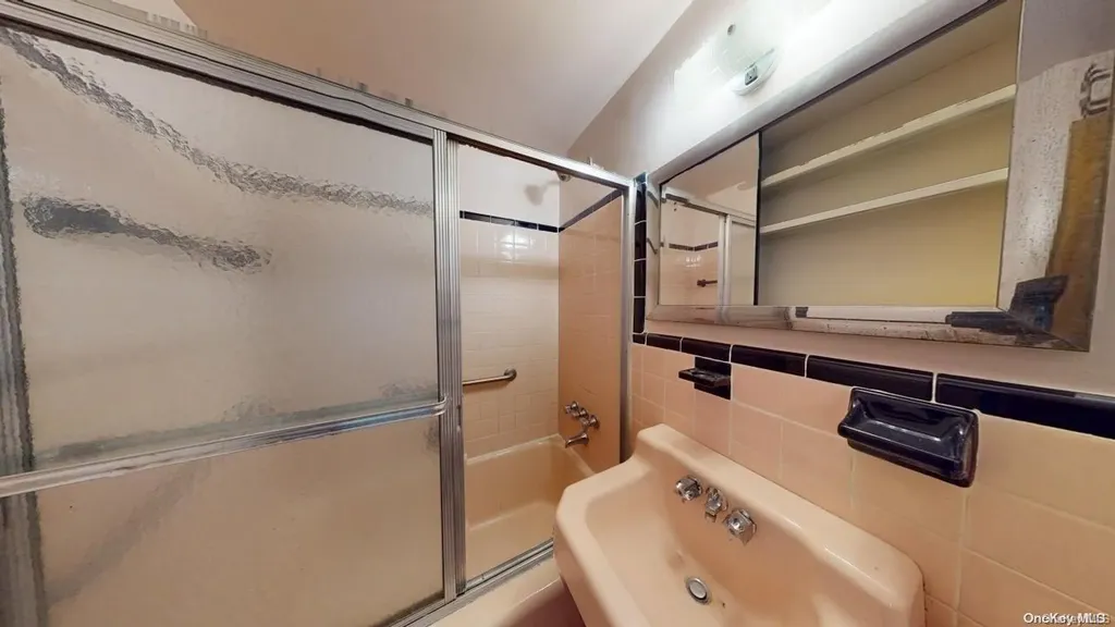 412 Fairview Avenue Ridgewood NY 11385