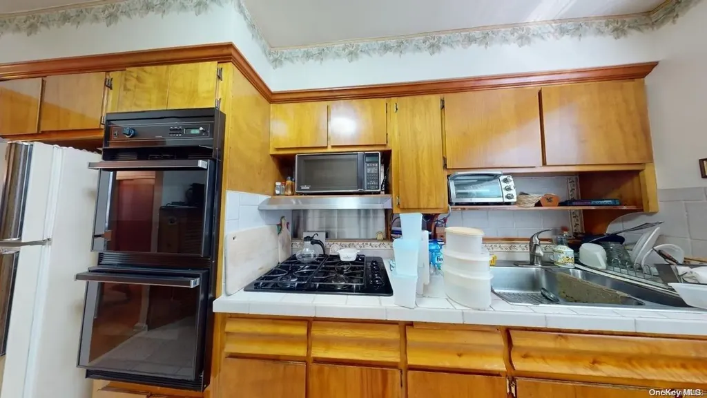 412 Fairview Avenue Ridgewood NY 11385