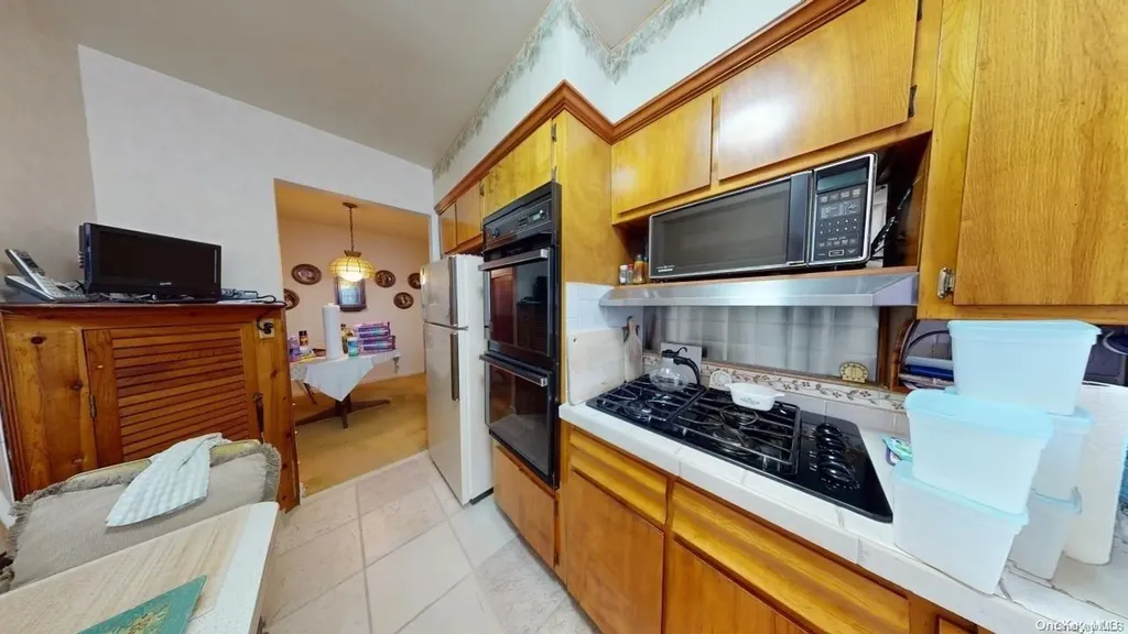 412 Fairview Avenue Ridgewood NY 11385