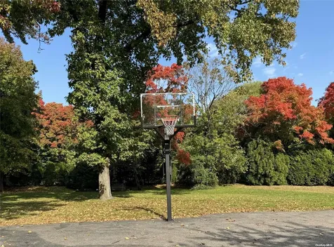 131 Hicks Lane Kings Point NY 11024