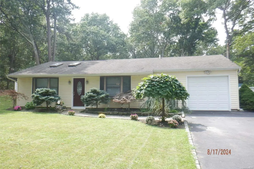 20 Shady Lane Coram NY 11727