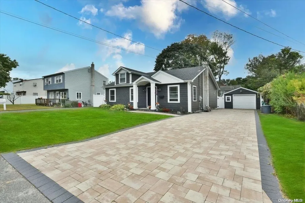 278 17th Street West Babylon NY 11704
