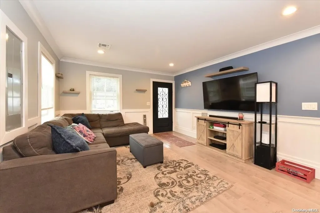 278 17th Street West Babylon NY 11704
