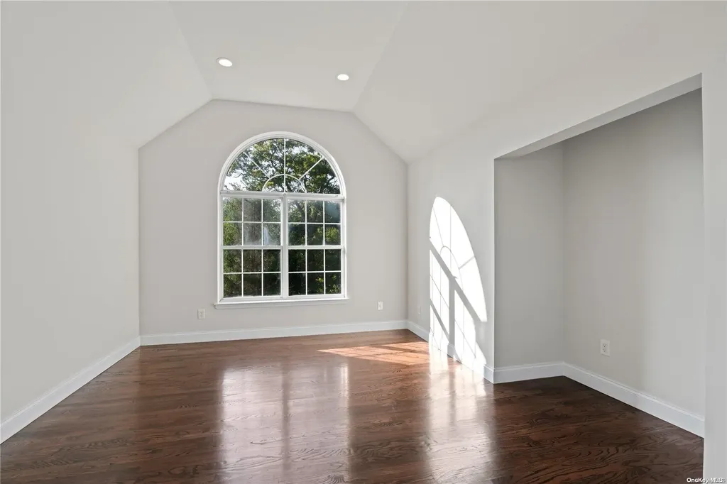 12 Weeping Cherry Lane Commack NY 11725