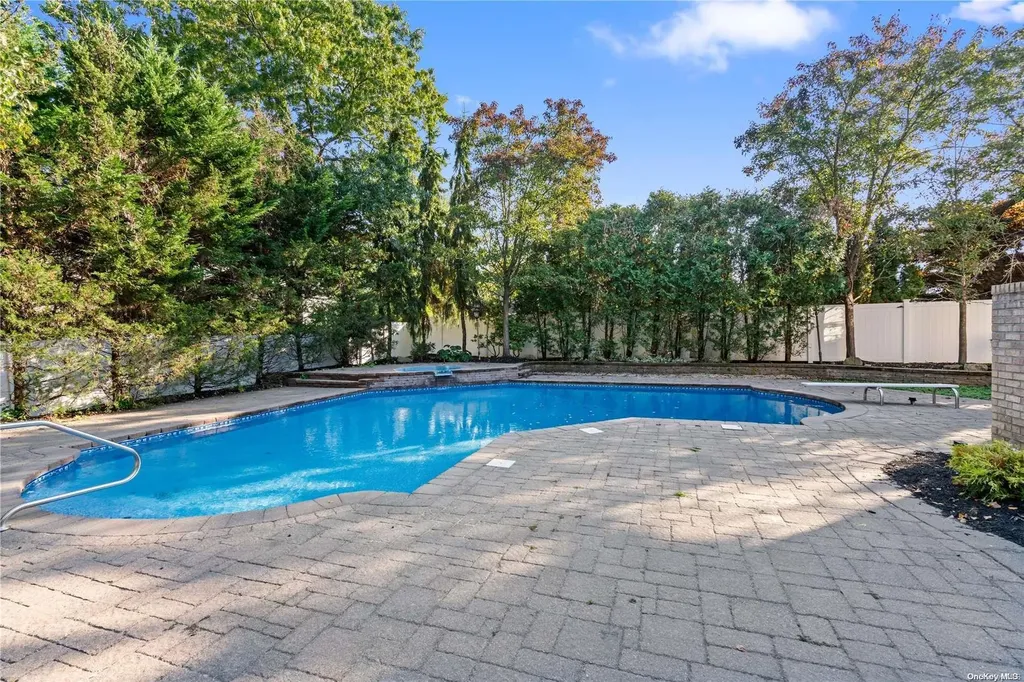 12 Weeping Cherry Lane Commack NY 11725