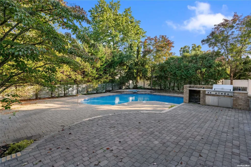 12 Weeping Cherry Lane Commack NY 11725