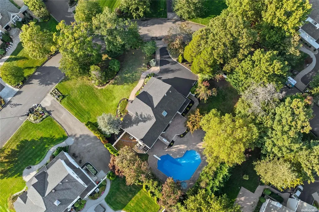 12 Weeping Cherry Lane Commack NY 11725