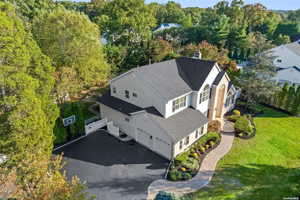12 Weeping Cherry Lane Commack NY 11725