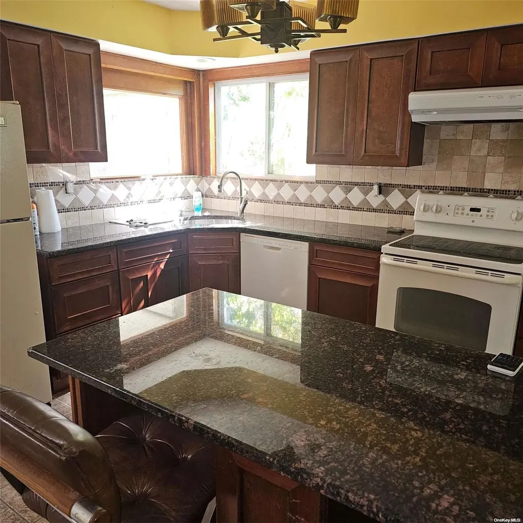 350 Lexington Avenue West Babylon NY 11704