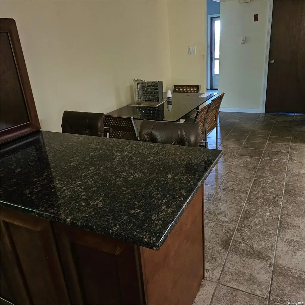 350 Lexington Avenue West Babylon NY 11704