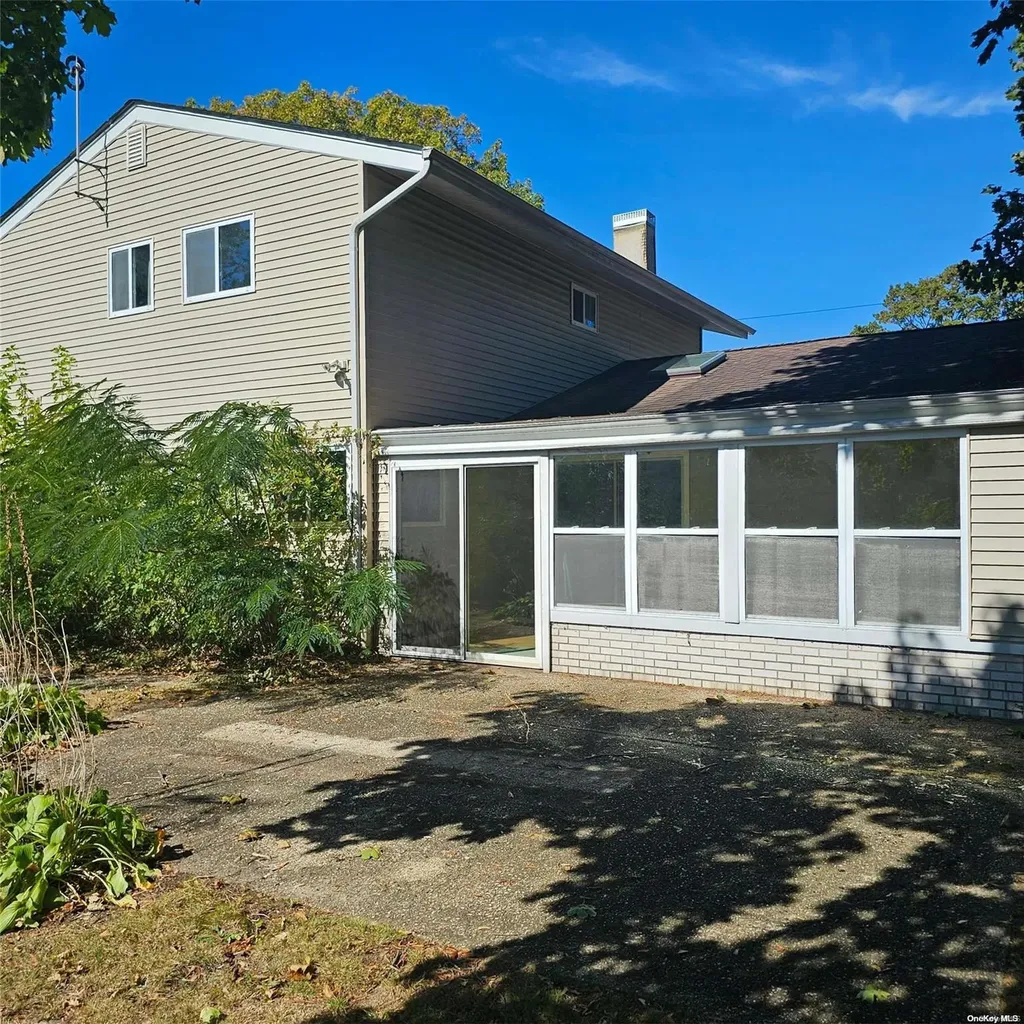 350 Lexington Avenue West Babylon NY 11704