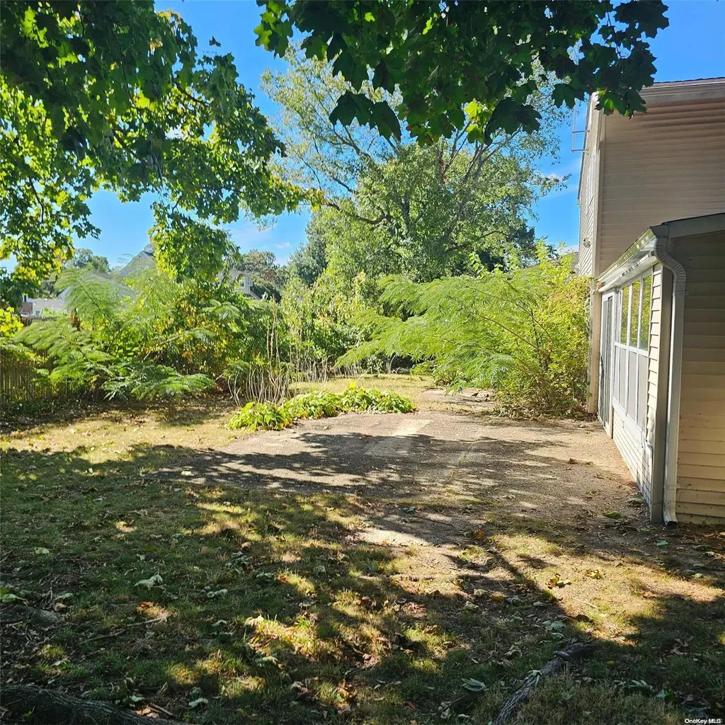 350 Lexington Avenue West Babylon NY 11704