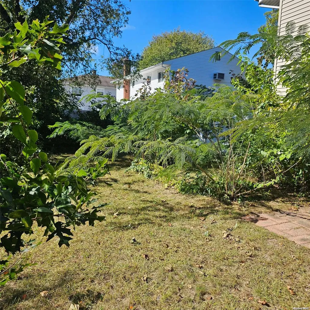350 Lexington Avenue West Babylon NY 11704