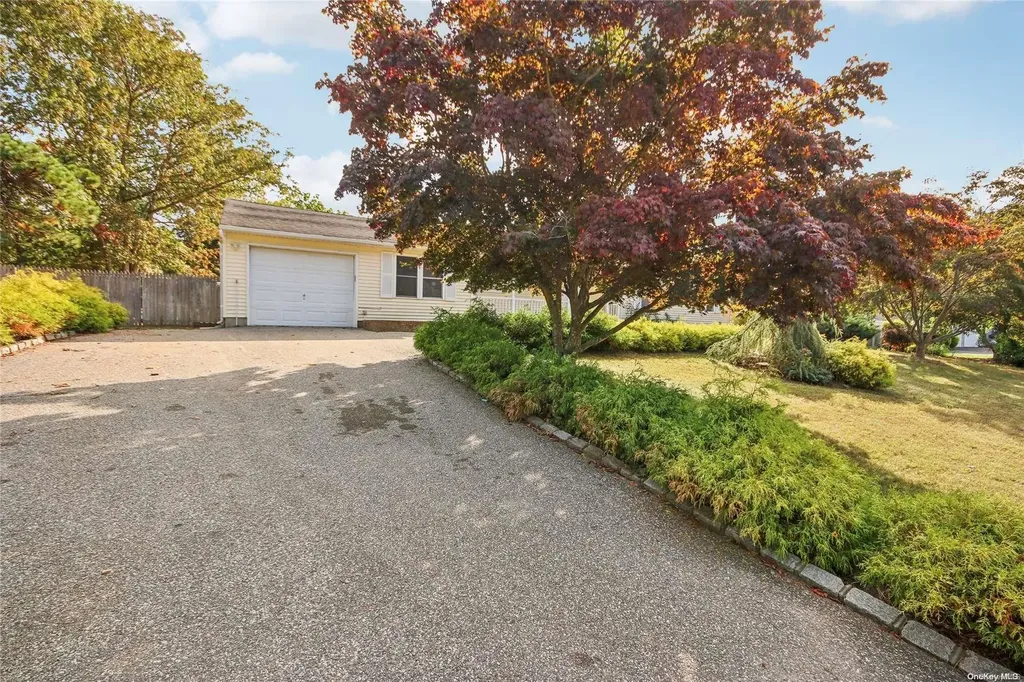 19 Griffin Drive Mount Sinai NY 11766