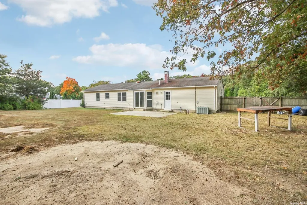 19 Griffin Drive Mount Sinai NY 11766