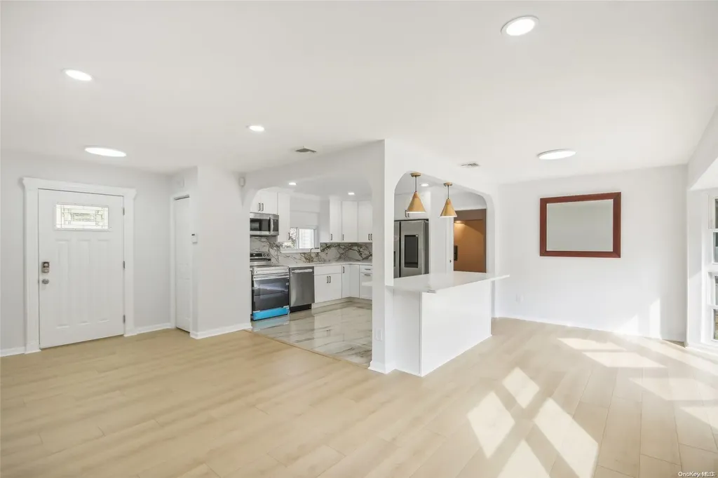 19 Griffin Drive Mount Sinai NY 11766