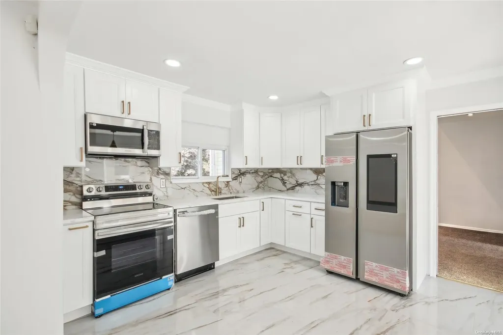19 Griffin Drive Mount Sinai NY 11766