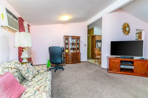 164 Davenport Street Lindenhurst NY 11757