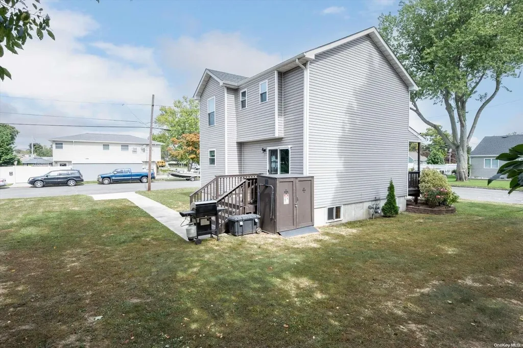 201 2nd Avenue Lindenhurst NY 11757