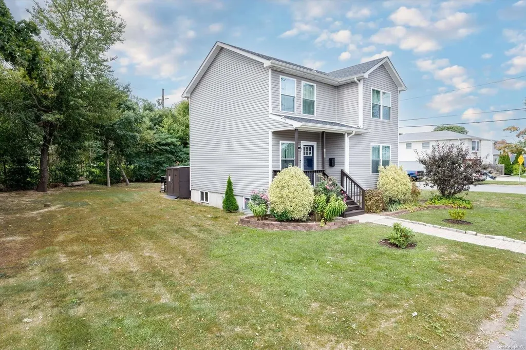201 2nd Avenue Lindenhurst NY 11757