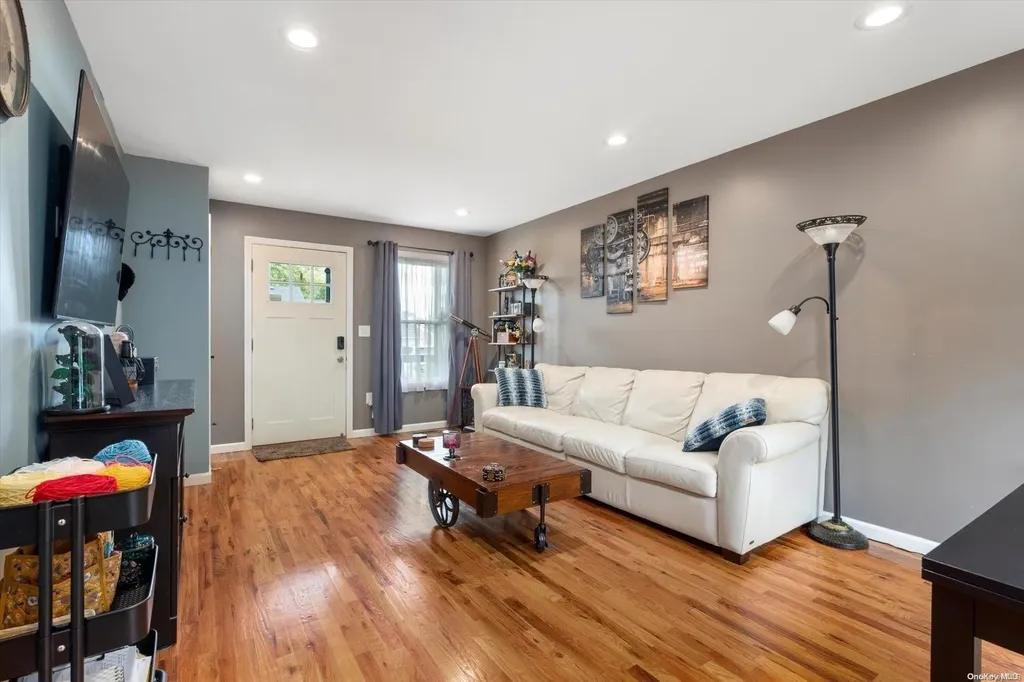 201 2nd Avenue Lindenhurst NY 11757