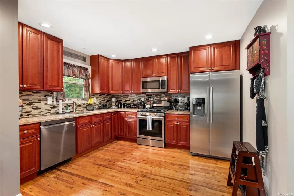 201 2nd Avenue Lindenhurst NY 11757