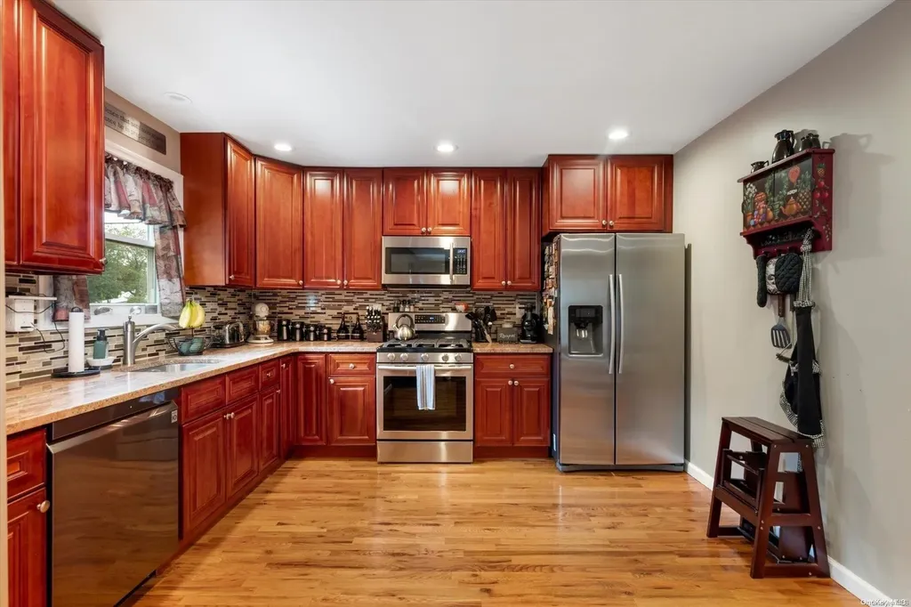 201 2nd Avenue Lindenhurst NY 11757