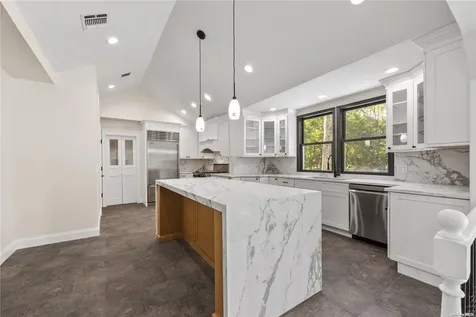 479 Woodbury Road Cold Spring Harbor NY 11724