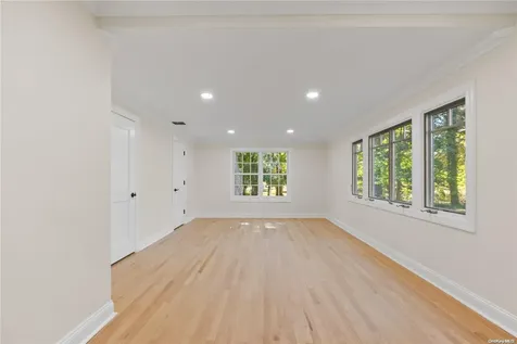 479 Woodbury Road Cold Spring Harbor NY 11724