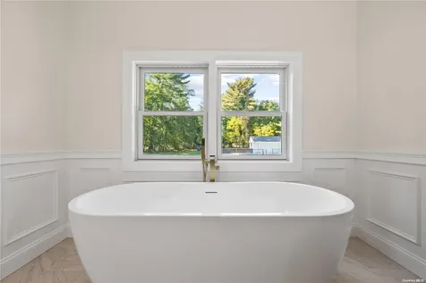 479 Woodbury Road Cold Spring Harbor NY 11724