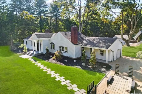 479 Woodbury Road Cold Spring Harbor NY 11724