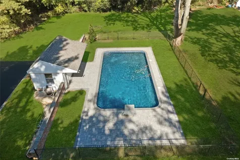 479 Woodbury Road Cold Spring Harbor NY 11724