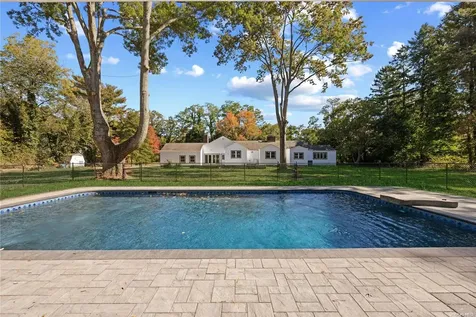 479 Woodbury Road Cold Spring Harbor NY 11724