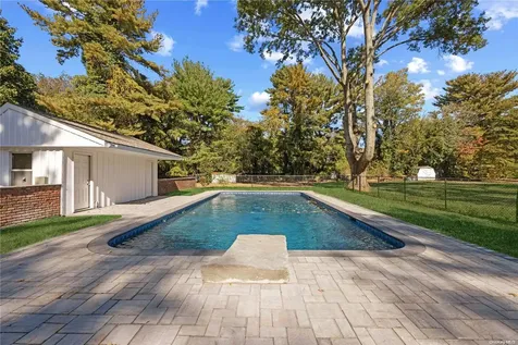 479 Woodbury Road Cold Spring Harbor NY 11724