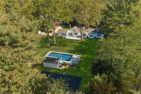 479 Woodbury Road Cold Spring Harbor NY 11724