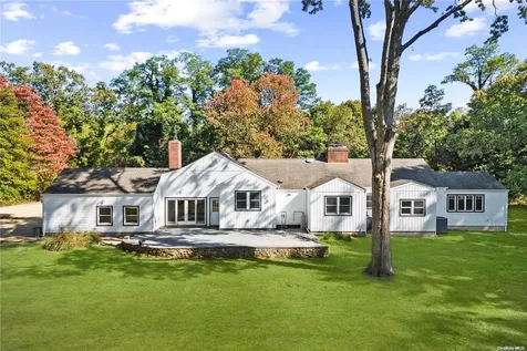 479 Woodbury Road Cold Spring Harbor NY 11724