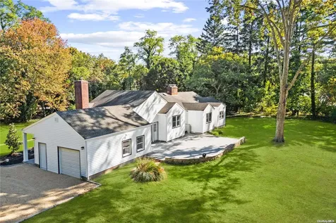 479 Woodbury Road Cold Spring Harbor NY 11724