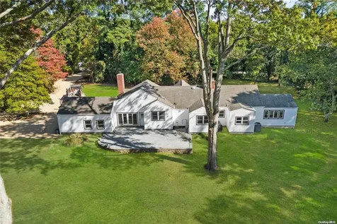 479 Woodbury Road Cold Spring Harbor NY 11724