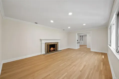 479 Woodbury Road Cold Spring Harbor NY 11724