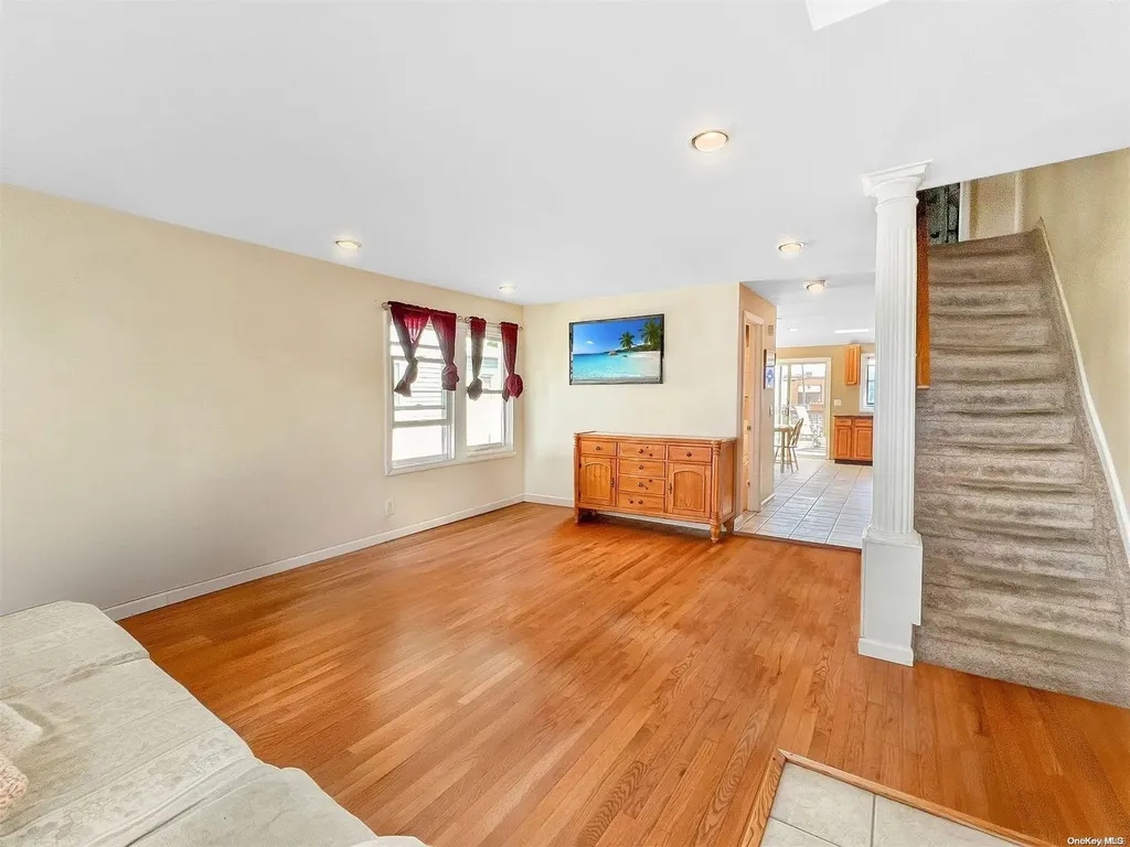 3321 Murdock Avenue Oceanside NY 11572