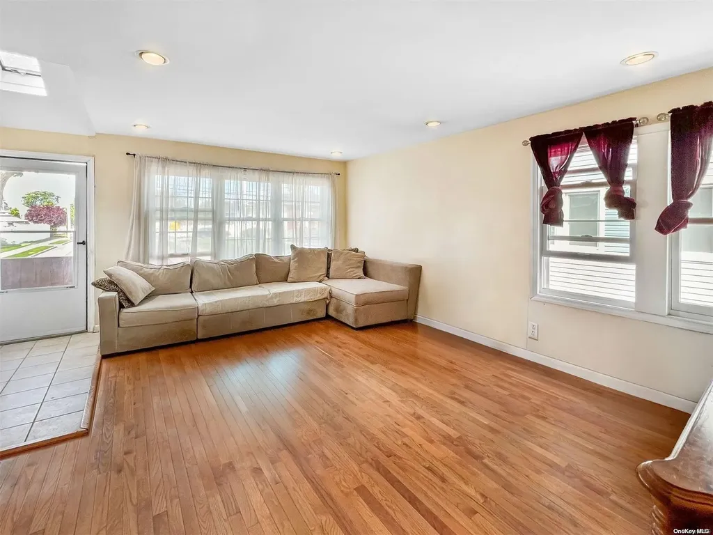 3321 Murdock Avenue Oceanside NY 11572
